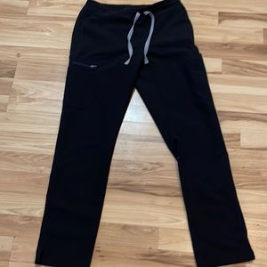 Size small, FIGS YOLAS